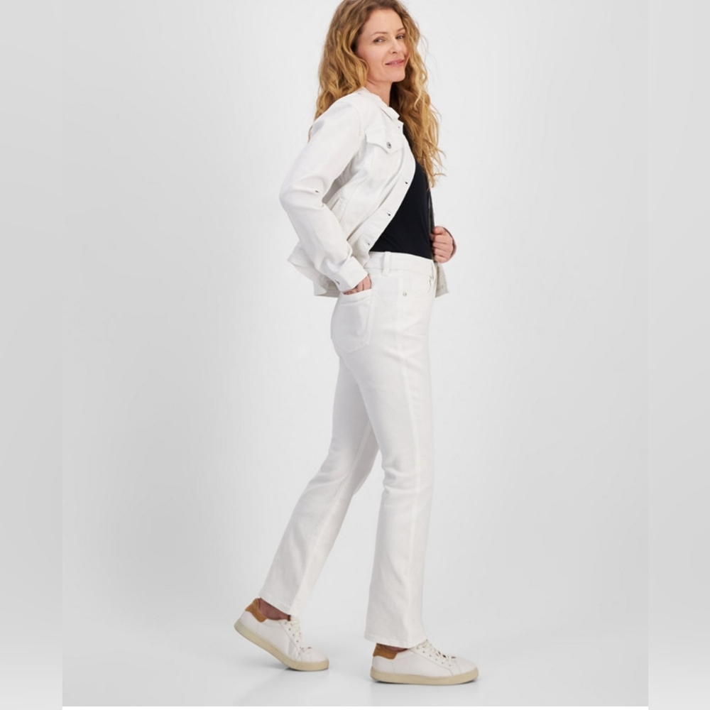 STYLE & CO WOMEN'S WHITE MID RISE CURVY  BOOTCUT JEANS SIZE 8  NWT